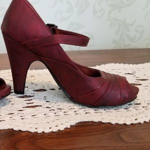 Gorgeous and super cute red heels